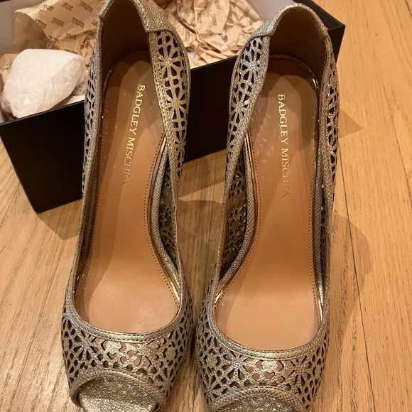 Gold Badgley Mischka lace heels - Picture 4 of 6